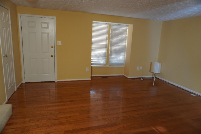 37 Trailwood Rd in White Marsh, MD - Building Photo - Building Photo
