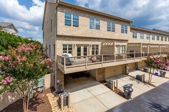745 Fountainhead Ln NE in Atlanta, GA - Building Photo - Building Photo