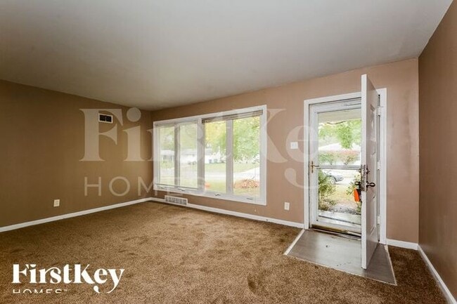 2555 Patterson Rd in Florissant, MO - Building Photo - Building Photo
