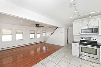 33 Robin Ln in Levittown, NY - Building Photo - Building Photo