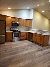 2173 Hillington Dr in Neenah, WI - Building Photo - Building Photo