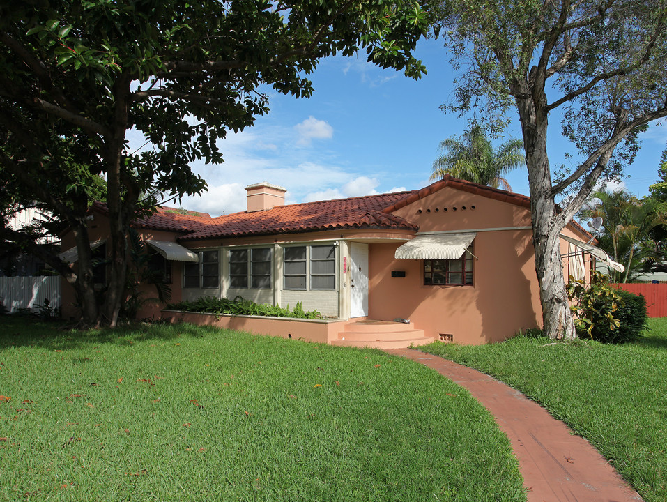 2005 Jackson St in Hollywood, FL - Foto de edificio