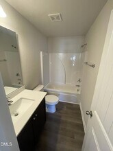 1075 Peony Ln in Youngsville, NC - Foto de edificio - Building Photo