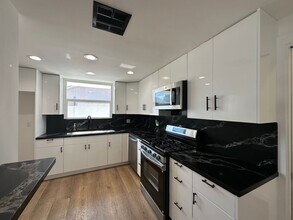 20336 Cantara St in Los Angeles, CA - Building Photo - Building Photo