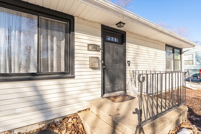 108 W Poplar St in Normal, IL - Building Photo - Building Photo