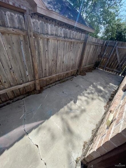 618 DFW Dr, Unit 1 in Edinburg, TX - Building Photo - Building Photo