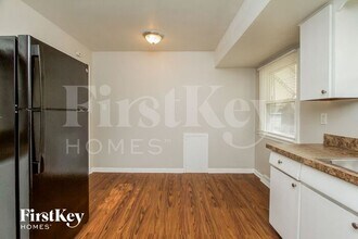 326 Clyde Ave in Calumet City, IL - Building Photo - Building Photo