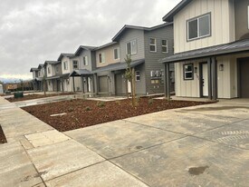 2047 W Corvina Ave in Visalia, CA - Building Photo