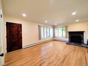 102 Old Hopewell Rd in Wappingers Falls, NY - Building Photo - Building Photo