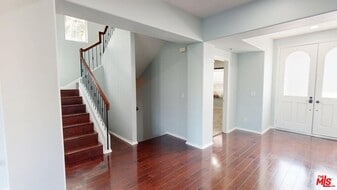 5655 Como Cir in Los Angeles, CA - Building Photo