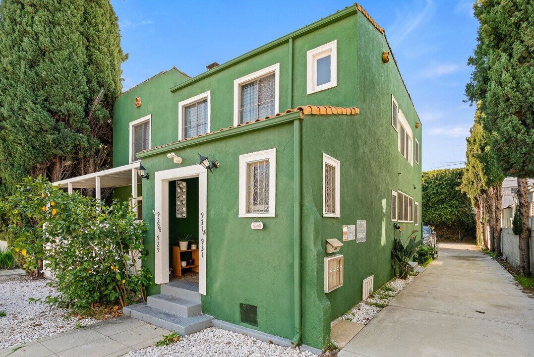 929 N Croft Ave in Los Angeles, CA - Foto de edificio