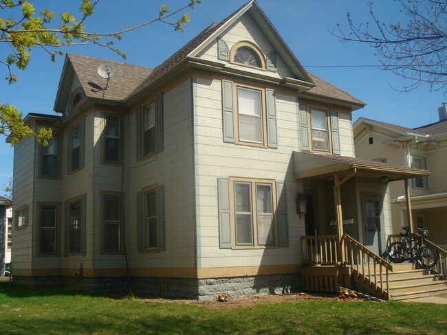 property at 206 1st Ave SW