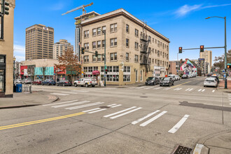 Adelaide Apartments in Seattle, WA - Building Photo - Building Photo