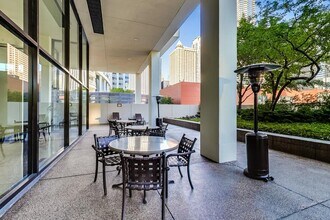 360 E Randolph St, Unit 3507 in Chicago, IL - Building Photo - Building Photo