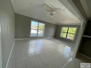 1169 Calle Galaxia in Brownsville, TX - Foto de edificio - Building Photo