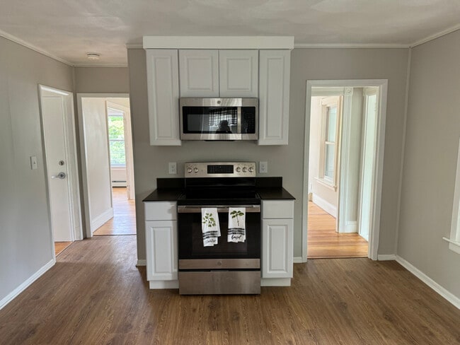 3 Eastman St in Warwick, RI - Building Photo - Building Photo