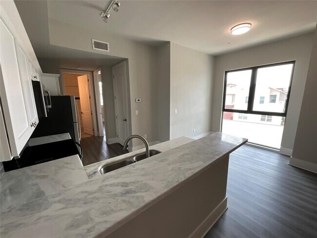property at 2727 Houston Ave