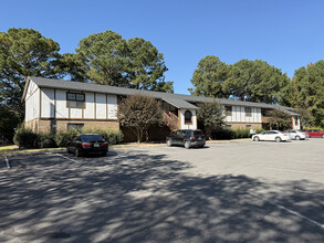 English Village Apartments in Greenville, NC - Building Photo - Primary Photo