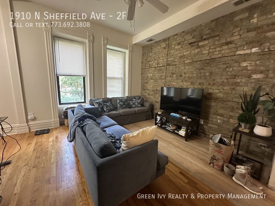 1910 N Sheffield Ave in Chicago, IL - Building Photo
