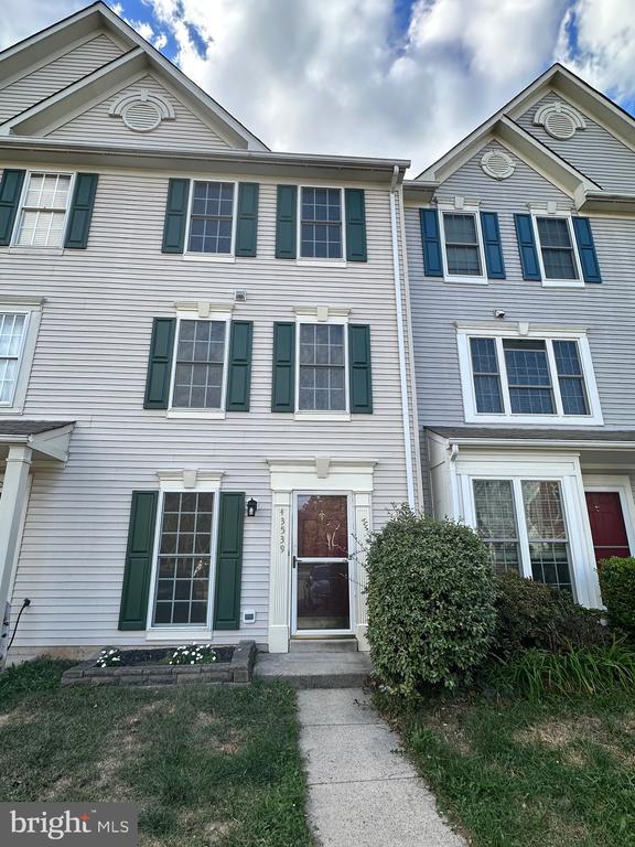 property at 43539 Kiplington Square