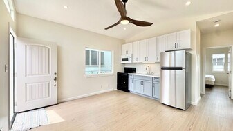 421C Olomana St in Kailua, HI - Building Photo