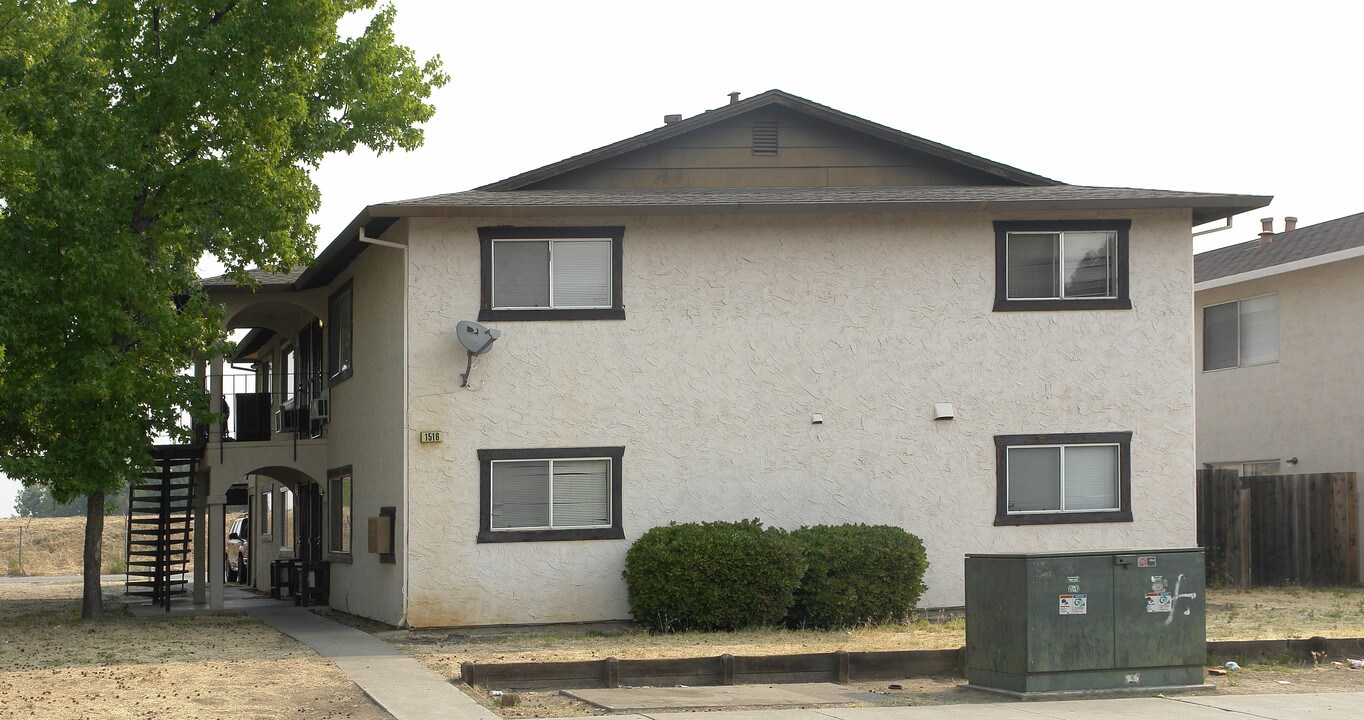 1516 Sycamore Dr in Antioch, CA - Building Photo