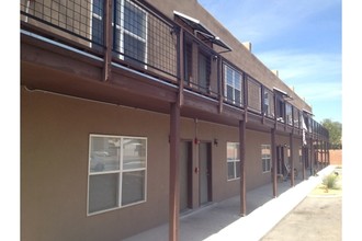 813 Ortiz Dr SE in Albuquerque, NM - Foto de edificio - Building Photo