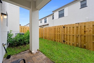 253 SW 159th Way in Pembroke Pines, FL - Building Photo - Building Photo