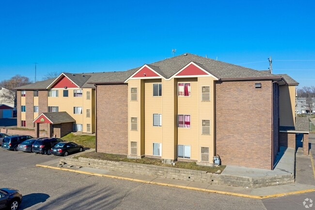 Ivy Apartments in St. Cloud, MN - Foto de edificio - Building Photo