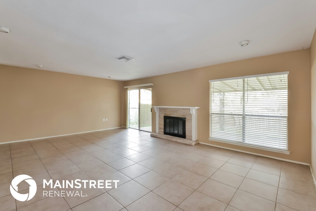 5955 Oak Run St in San Antonio, TX - Foto de edificio