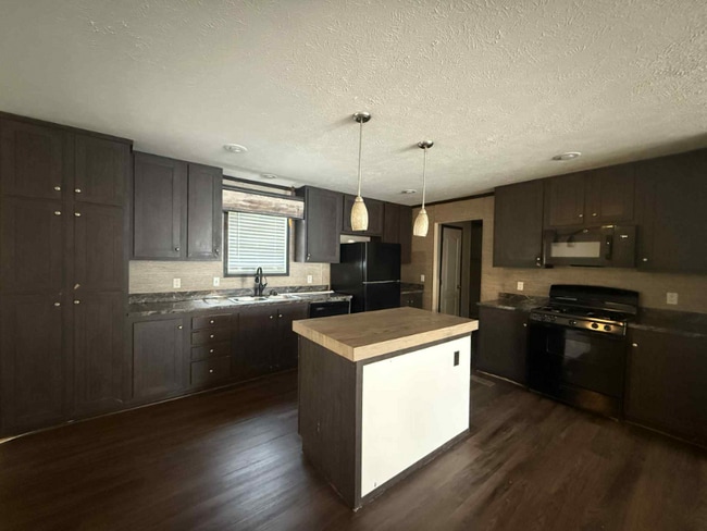 property at 1236 N Oaklane Rd