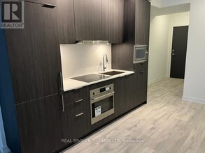 7-N427 Golden Lion Heights in Toronto, ON - Building Photo - Building Photo