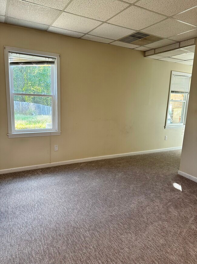 1305 Pond Springs Trce SW in Lilburn, GA - Foto de edificio - Building Photo