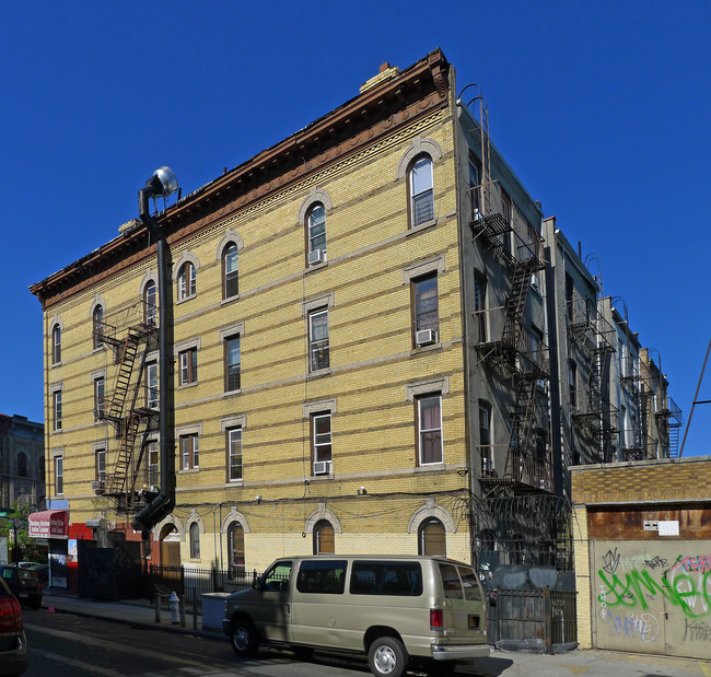 733 Knickerbocker Ave in Brooklyn, NY - Foto de edificio - Building Photo