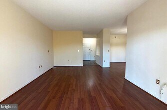 3005 S Leisure World Blvd in Silver Spring, MD - Building Photo - Building Photo