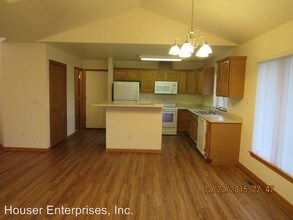 7 Redtail Ct in Coralville, IA - Foto de edificio - Building Photo