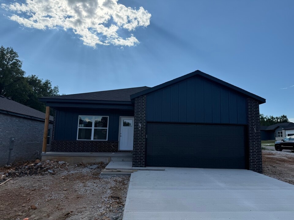 4940 W Minota St in Springfield, MO - Building Photo
