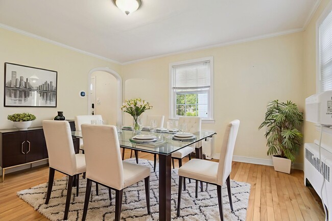 1110 Trout Brook Dr in West Hartford, CT - Building Photo - Building Photo