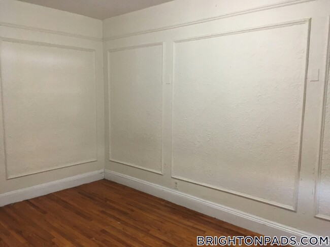 1687 Commonwealth Ave in Boston, MA - Building Photo - Building Photo