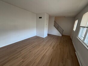 325 Griffith Dr in Douglassville, PA - Building Photo - Building Photo