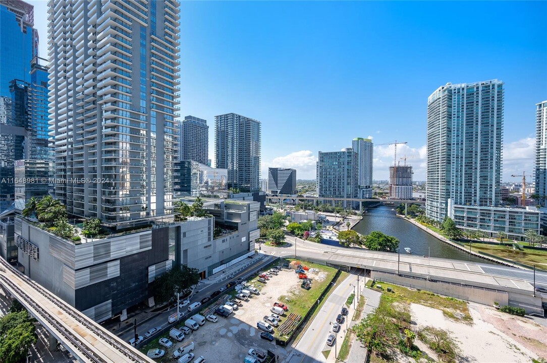 41 SE 5th St, Unit 1508 in Miami, FL - Building Photo