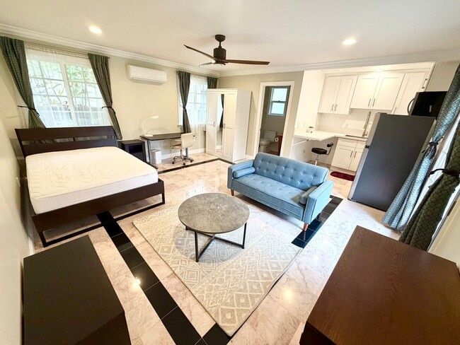 property at 2935 Woodlawn Ave