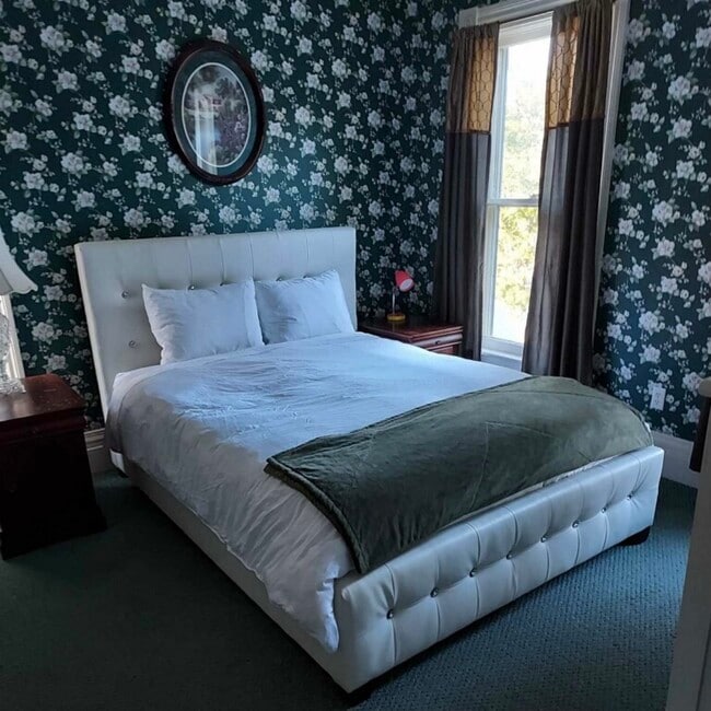 16 Main St, Unit Room 1