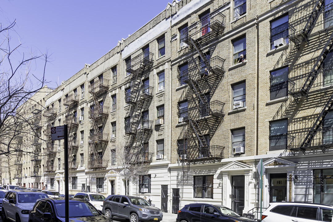 25 Arden St in New York, NY - Foto de edificio