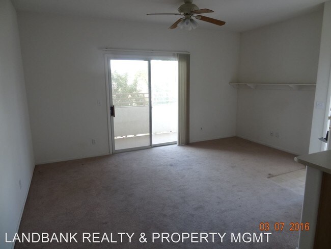 5655 E Sahara Ave-Unit -UNIT 2026 in Las Vegas, NV - Foto de edificio - Building Photo