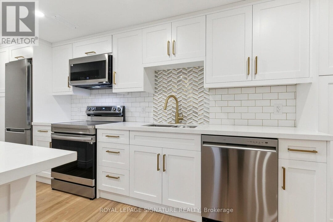 53 Gracey Blvd in Toronto, ON - Building Photo