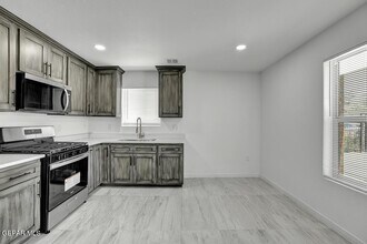 1107 Myrtle Ave in El Paso, TX - Building Photo - Building Photo