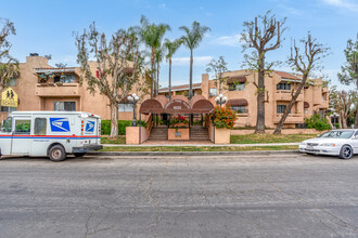 Cabrito Park Villas in Van Nuys, CA - Building Photo - Building Photo