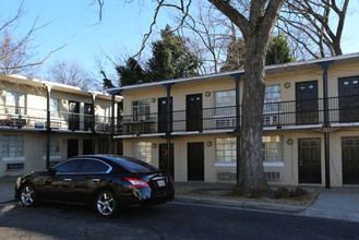 Henderson Place Apartments in Atlanta, GA - Building Photo - Building Photo