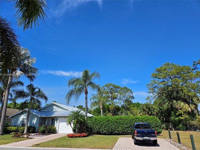 property at 8904 SW Fishermans Wharf Dr